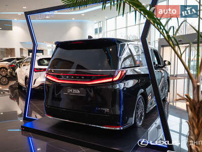 Новий Lexus LM 2025 - фото 4