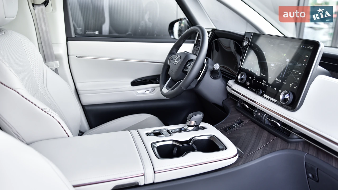 Lexus-5