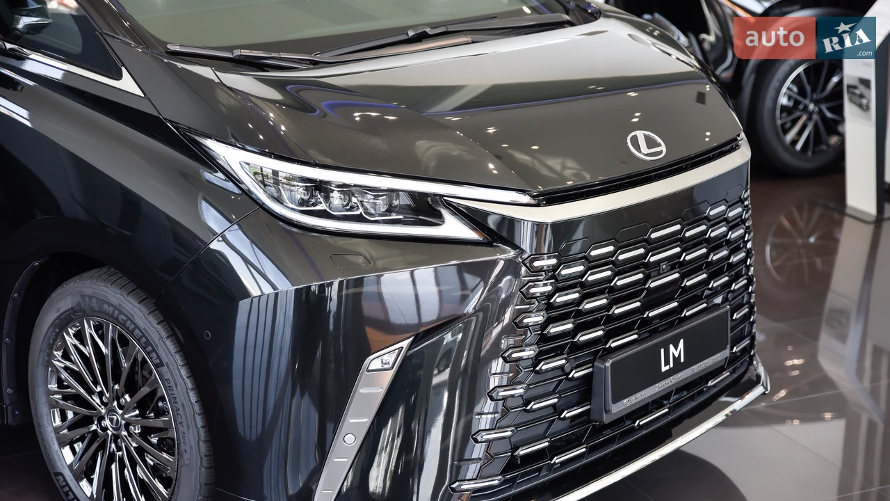 Lexus-8