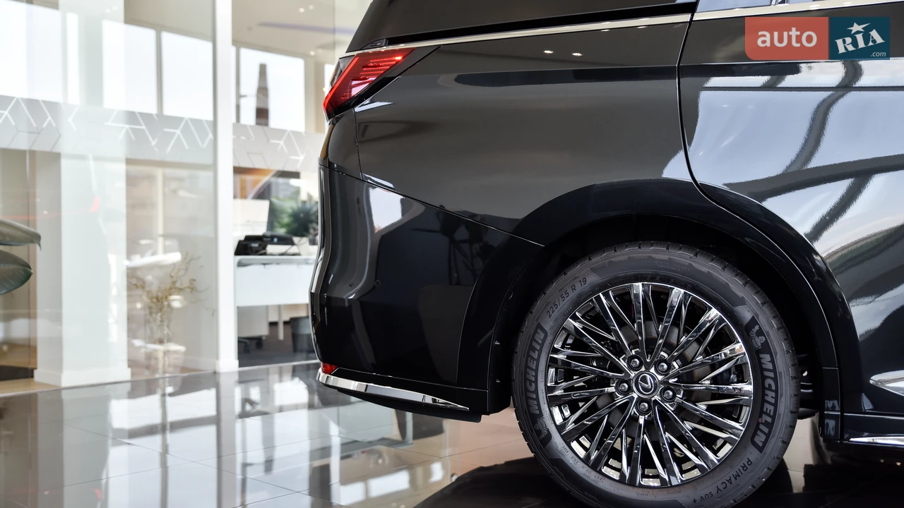 Lexus-9
