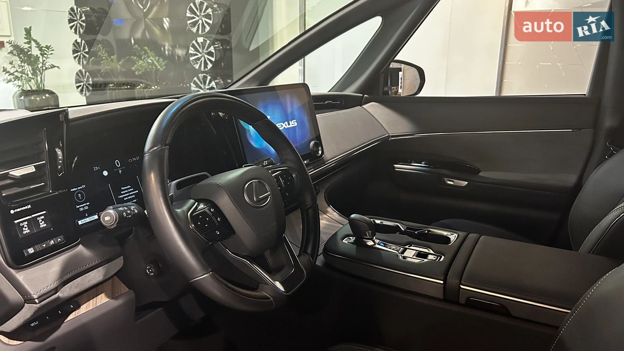 Lexus-1