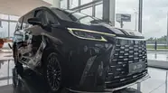 Lexus LM Superior