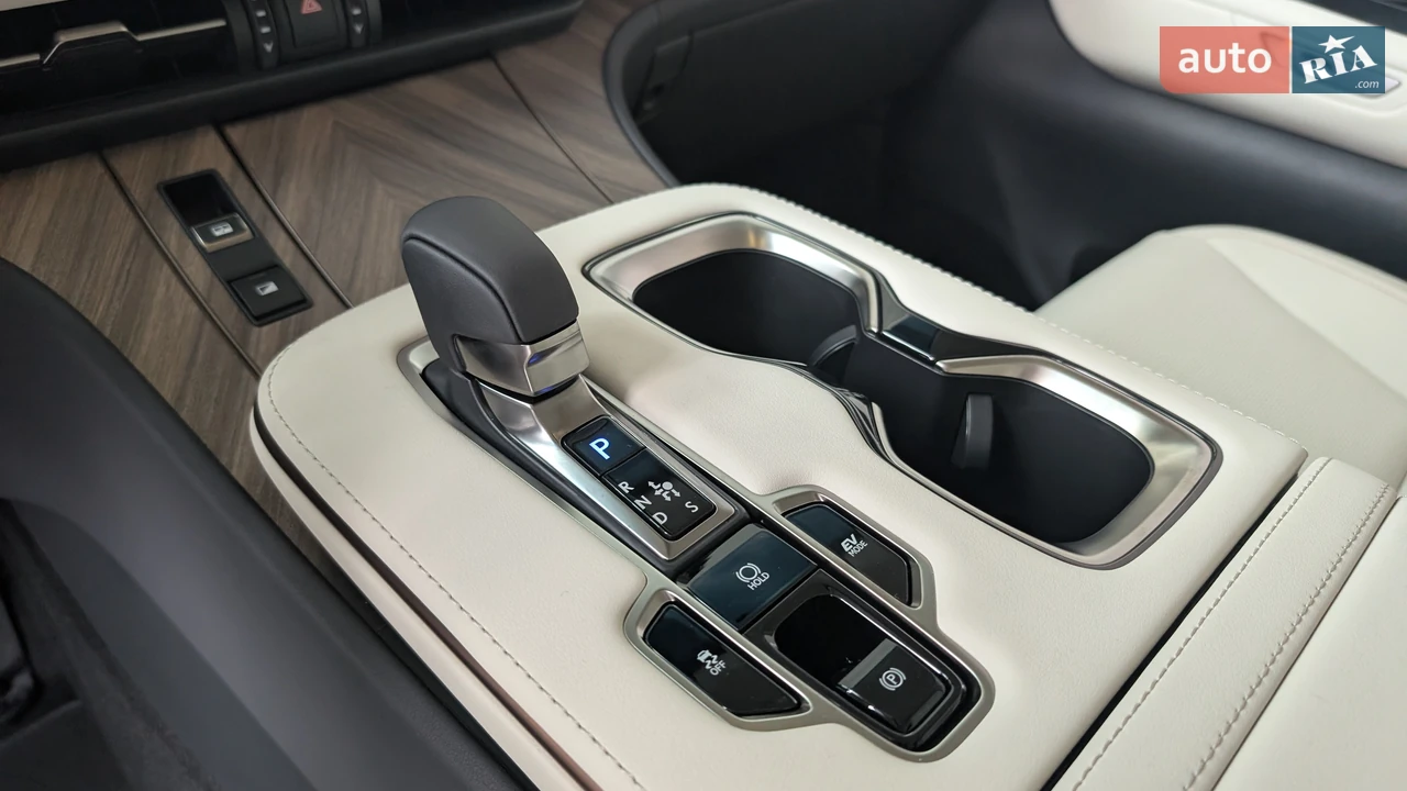 Lexus-16