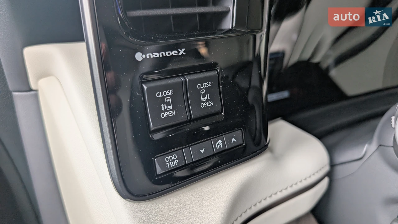 Lexus-19