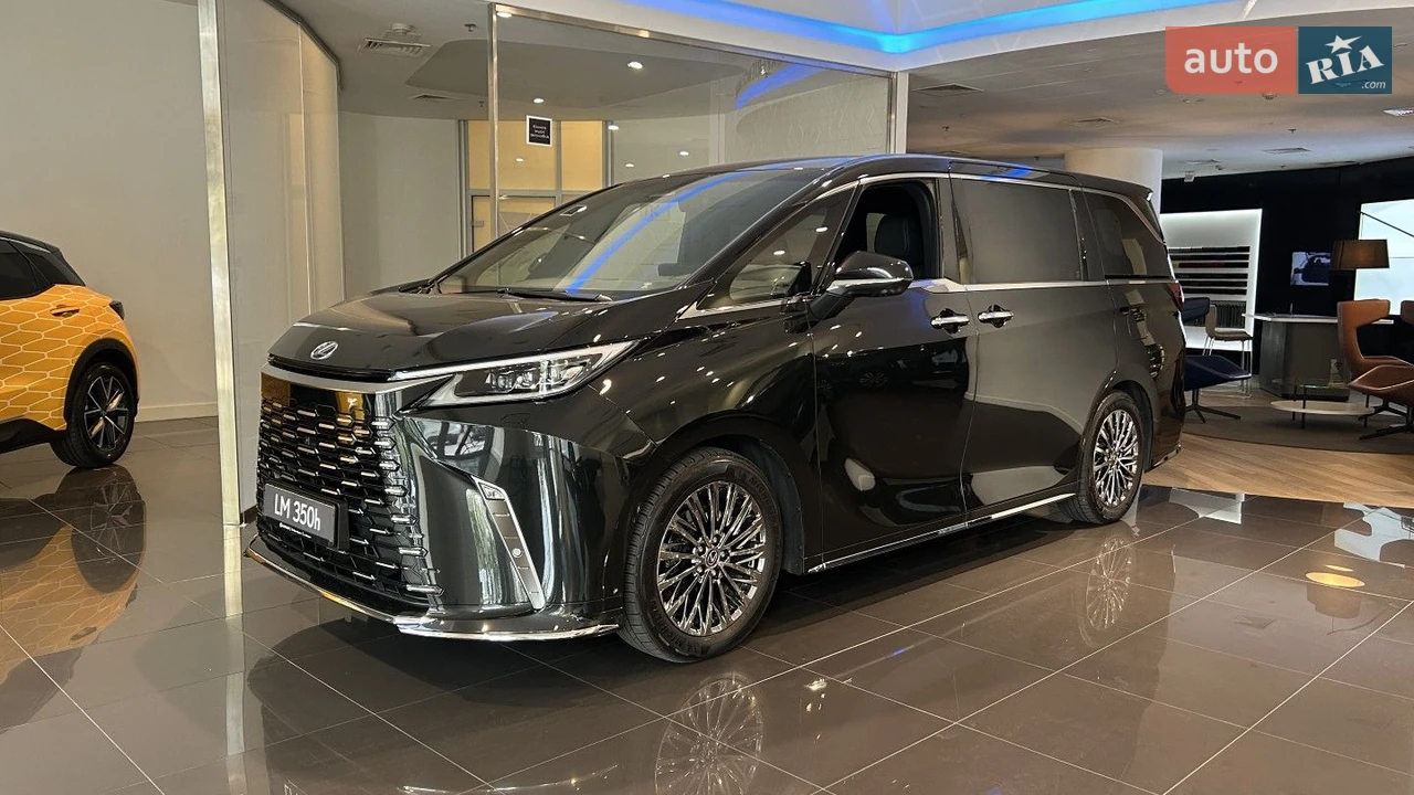 Lexus LM Superior