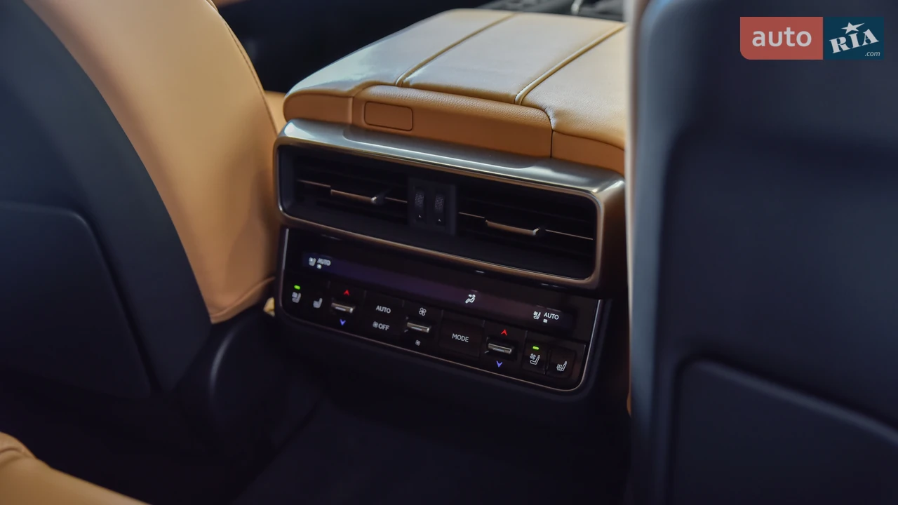 Lexus-17