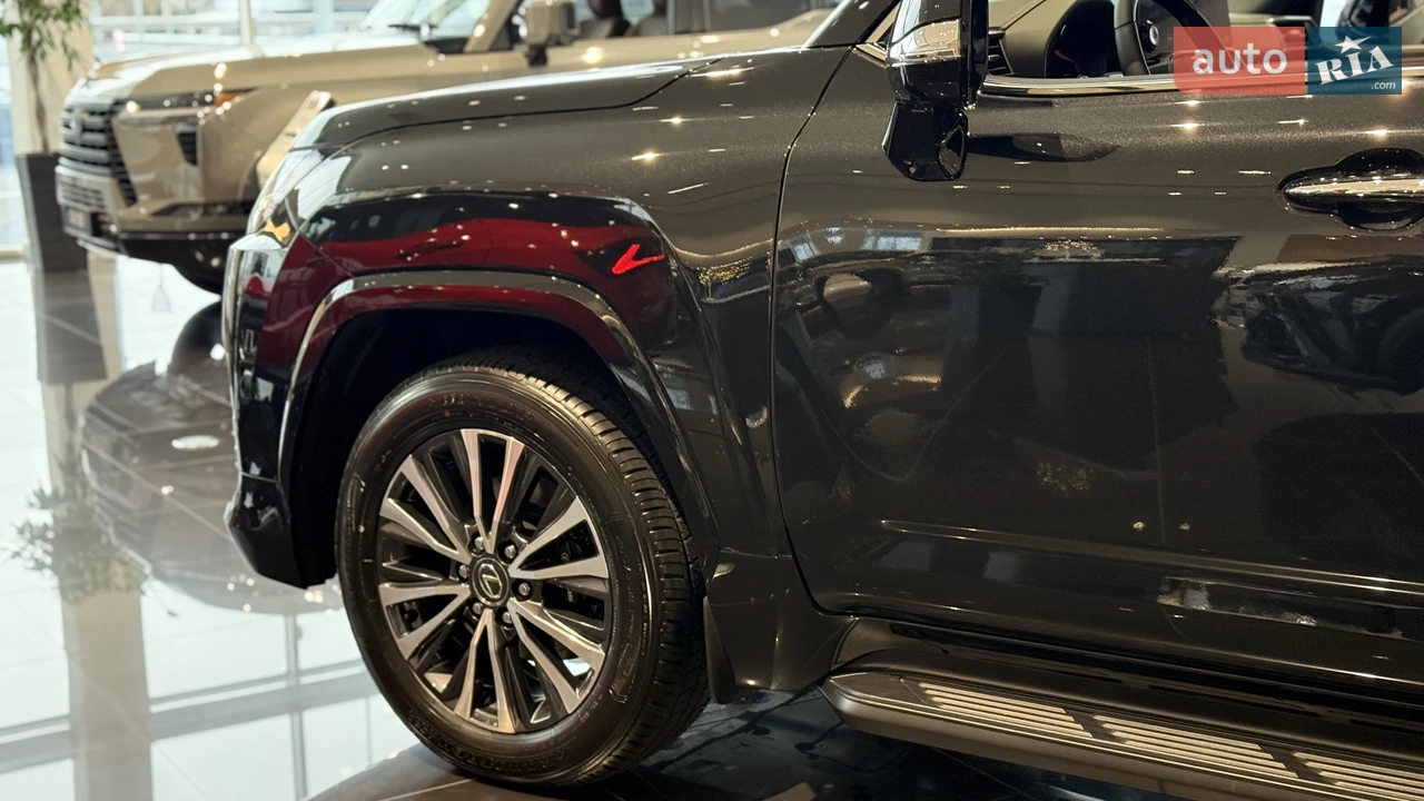 Lexus-16