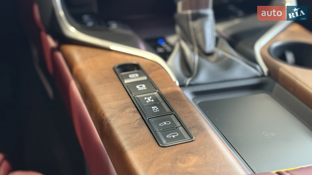 Lexus-24