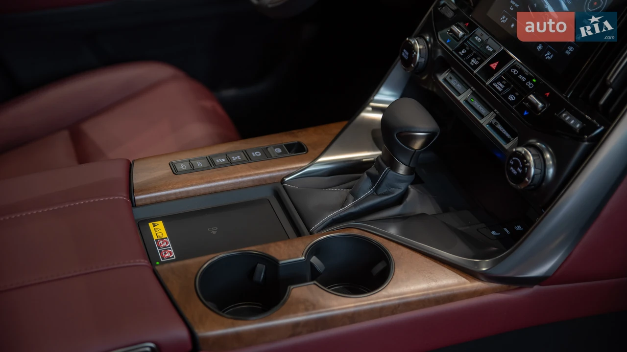Lexus-10