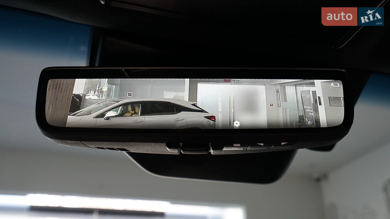 Lexus-5