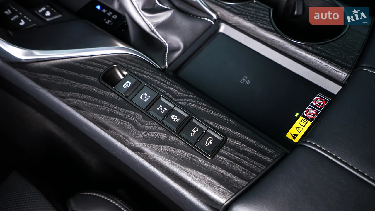 Lexus-26
