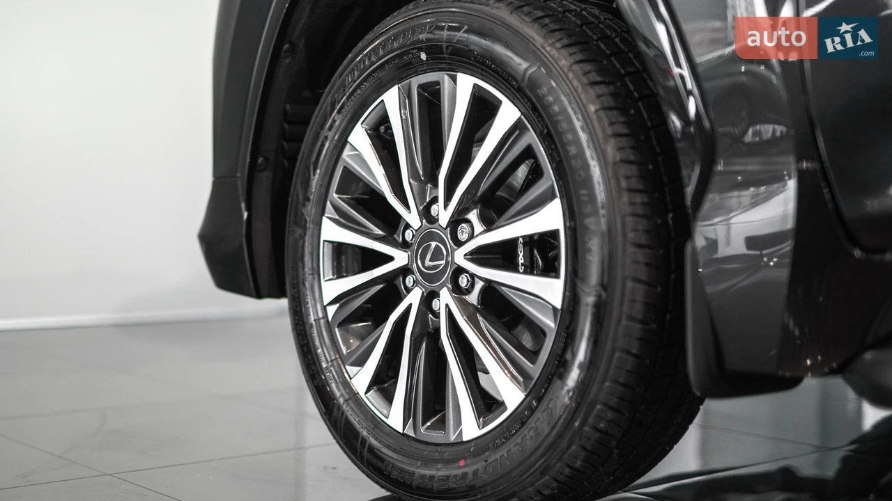 Lexus-6