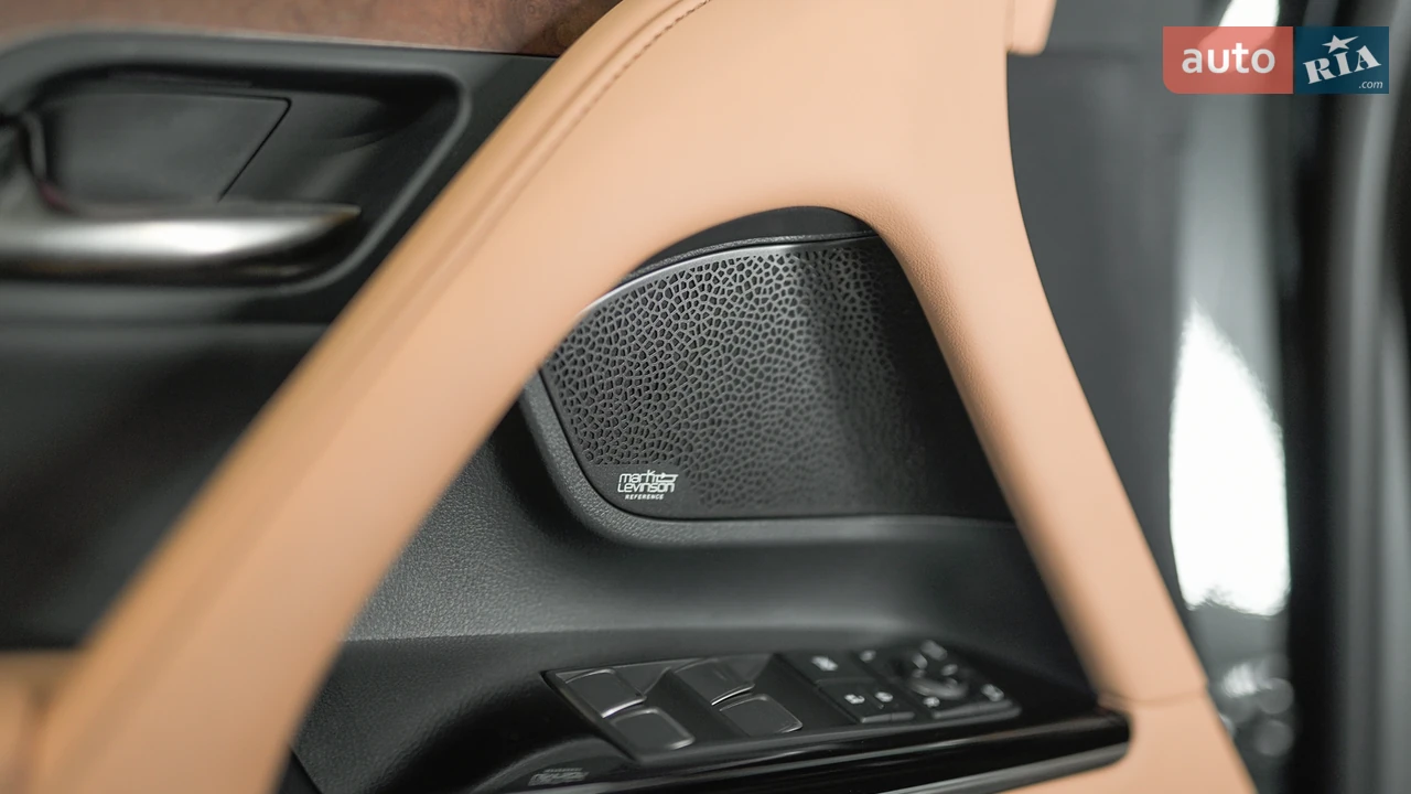 Lexus-13