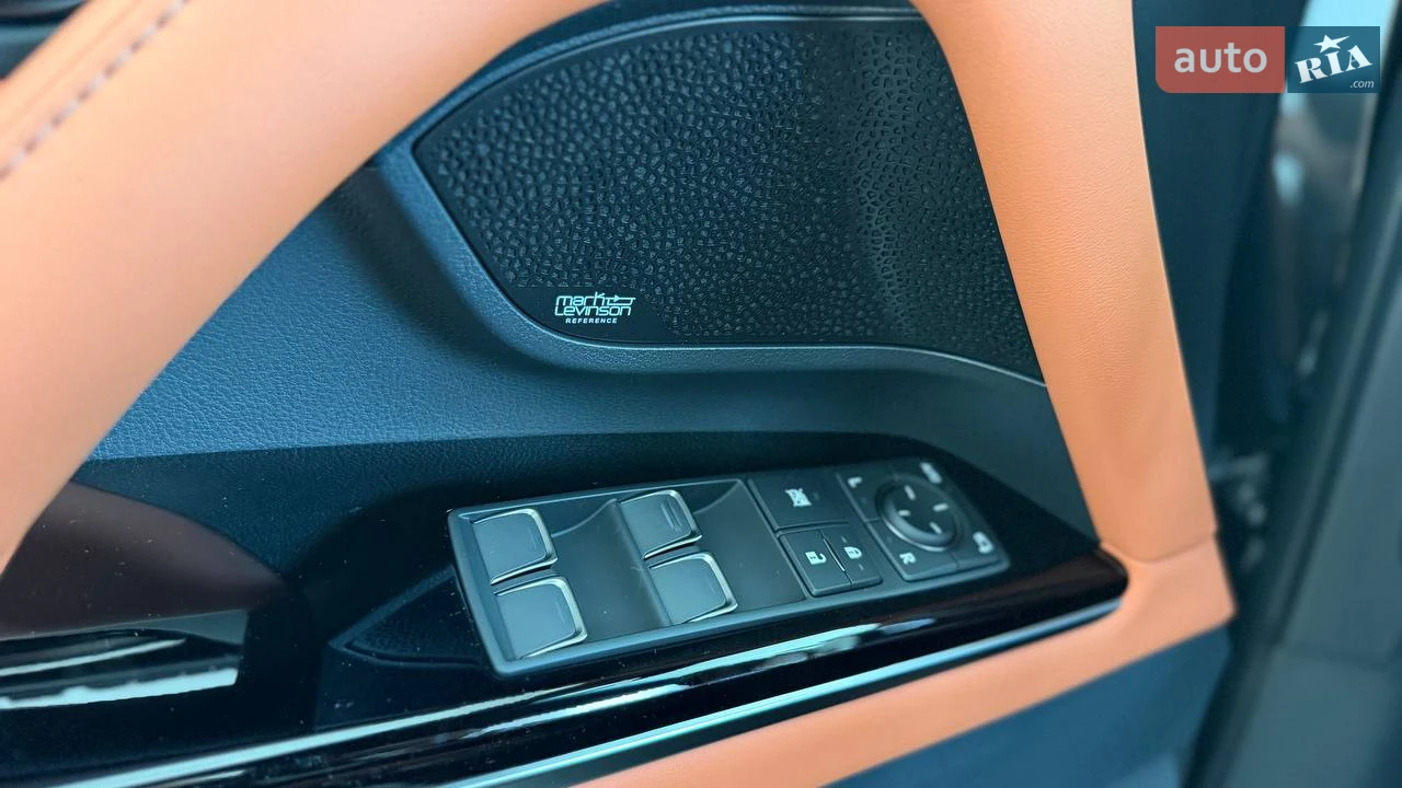 Lexus-17
