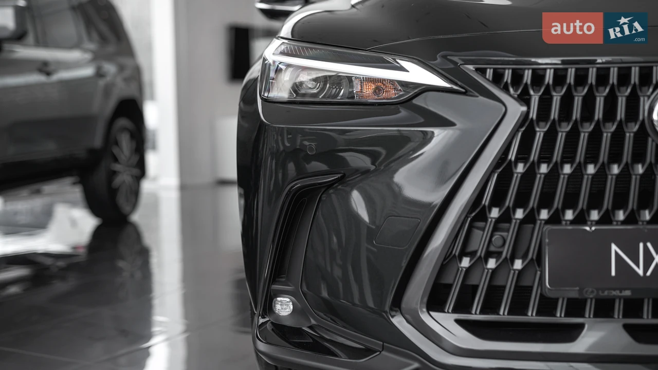 Lexus-6
