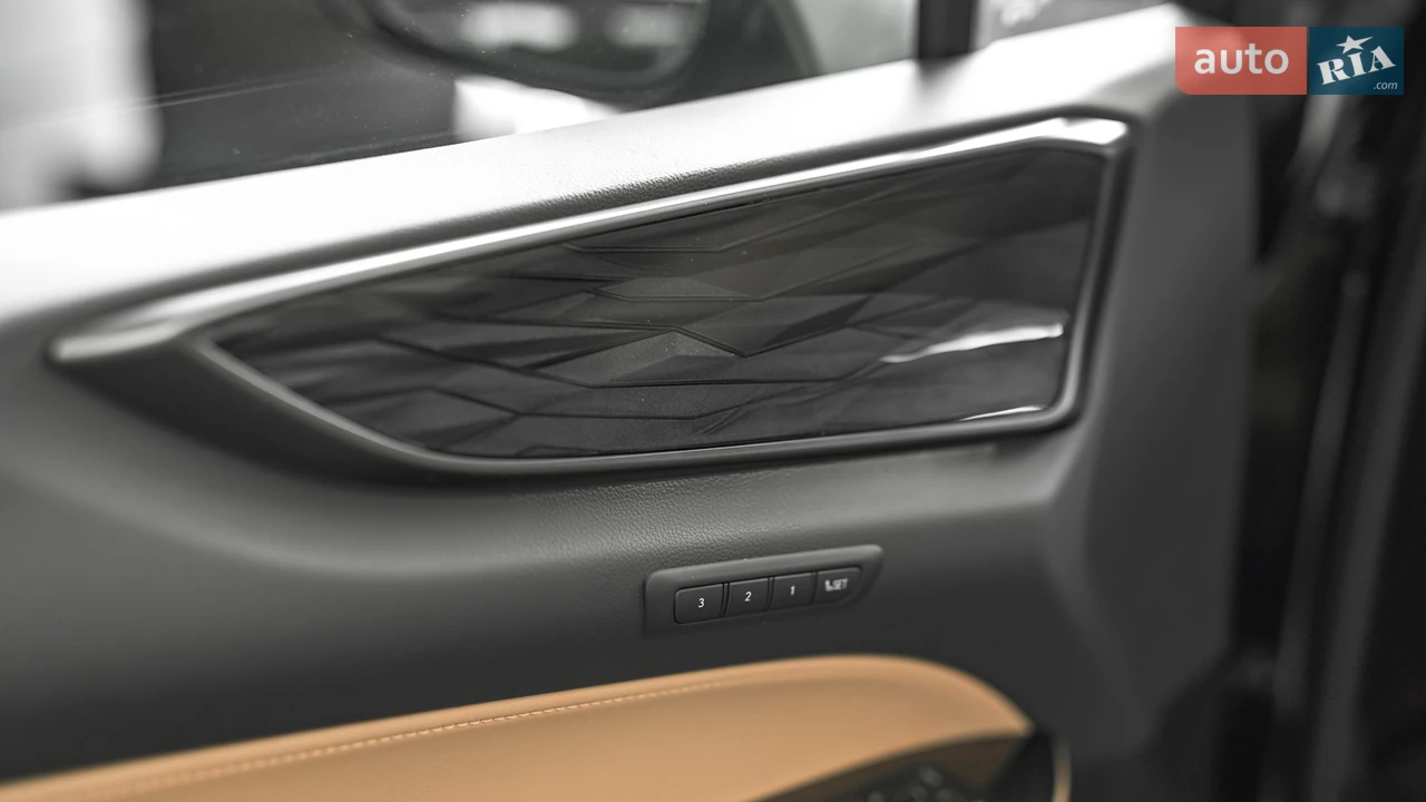 Lexus-20