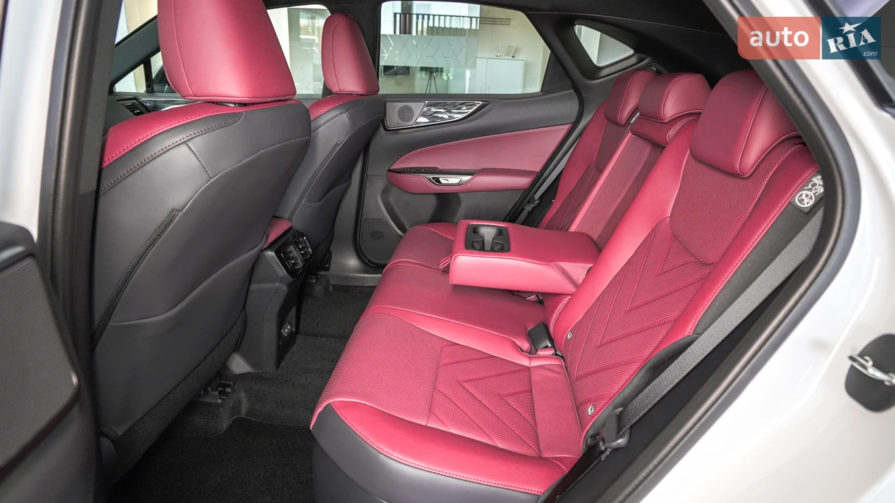 Lexus-12