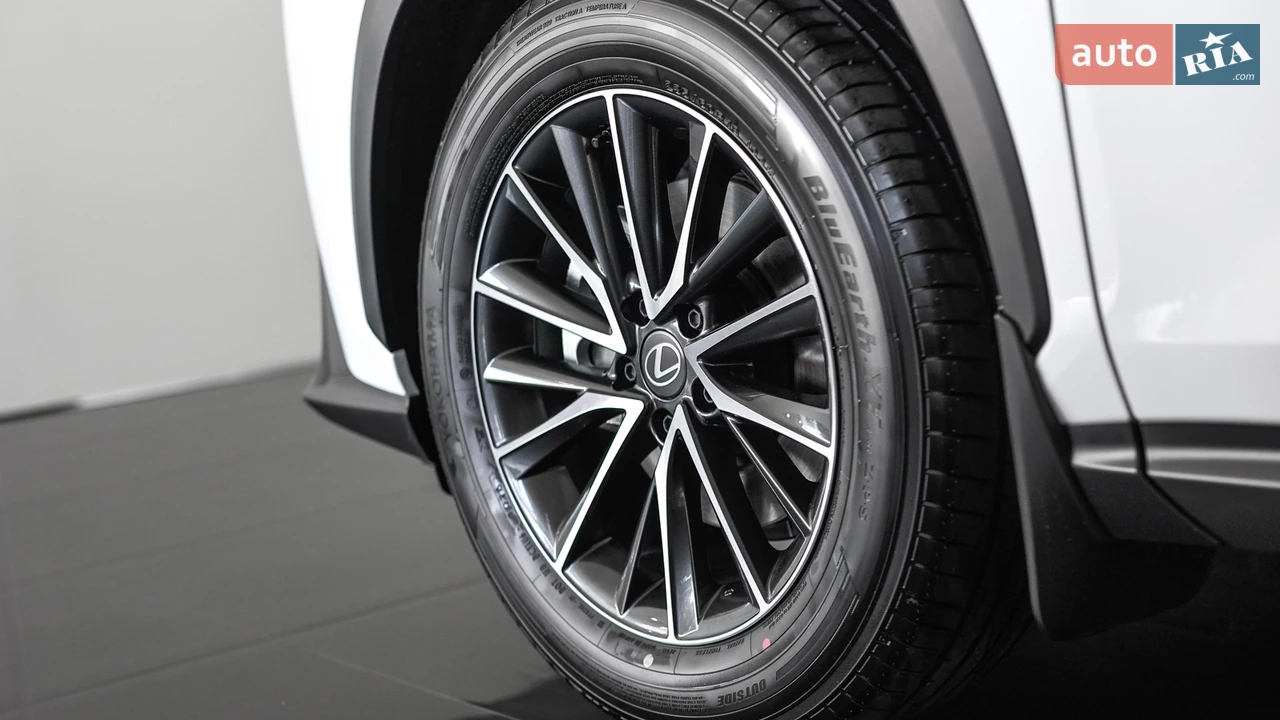 Lexus-10