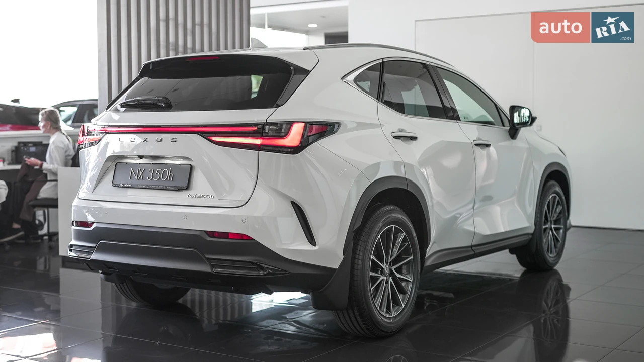 Lexus-6