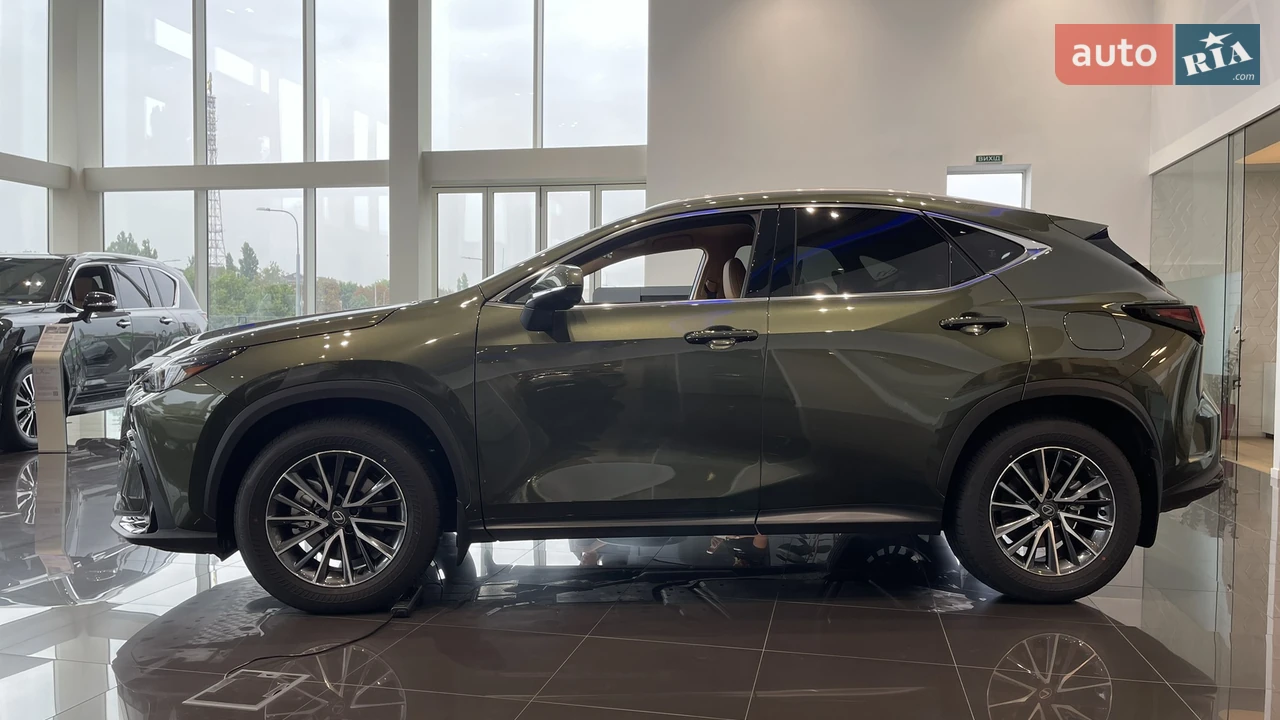 Lexus-8