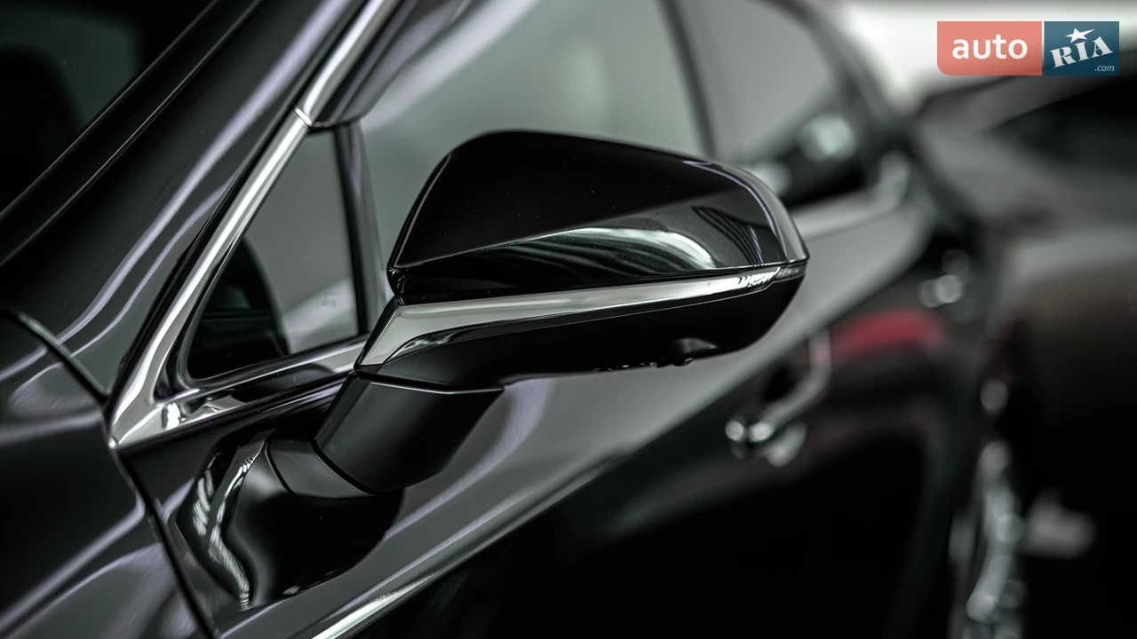 Lexus-5