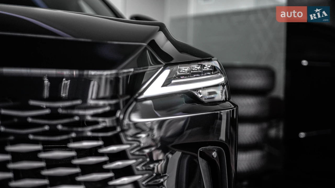 Lexus-4
