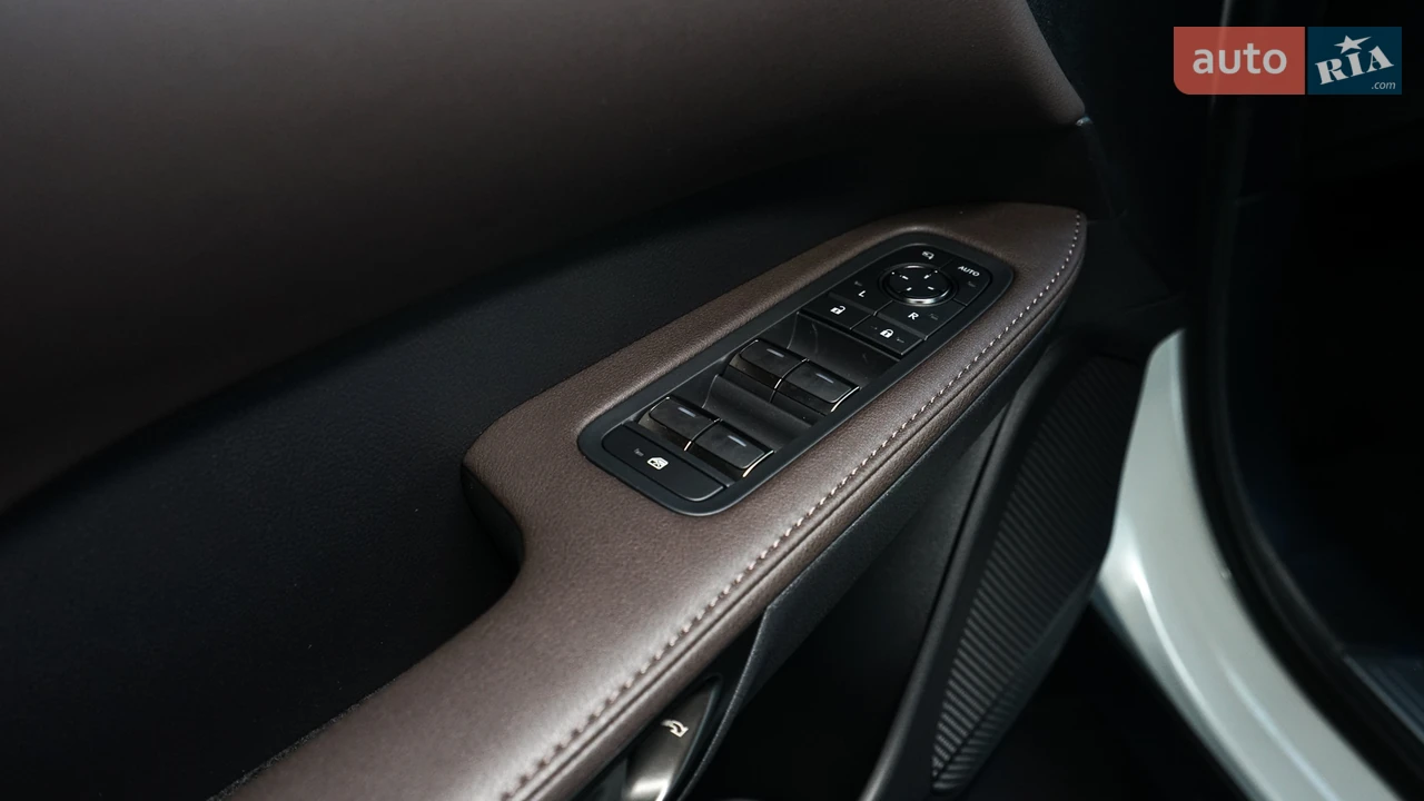 Lexus-16