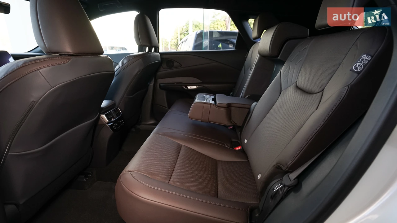 Lexus-13