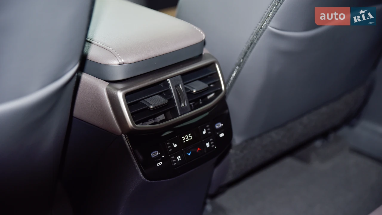 Lexus-10
