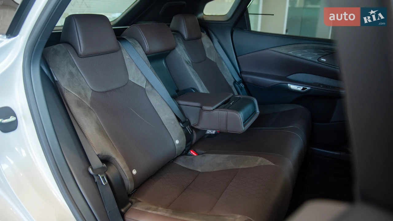 Lexus-2