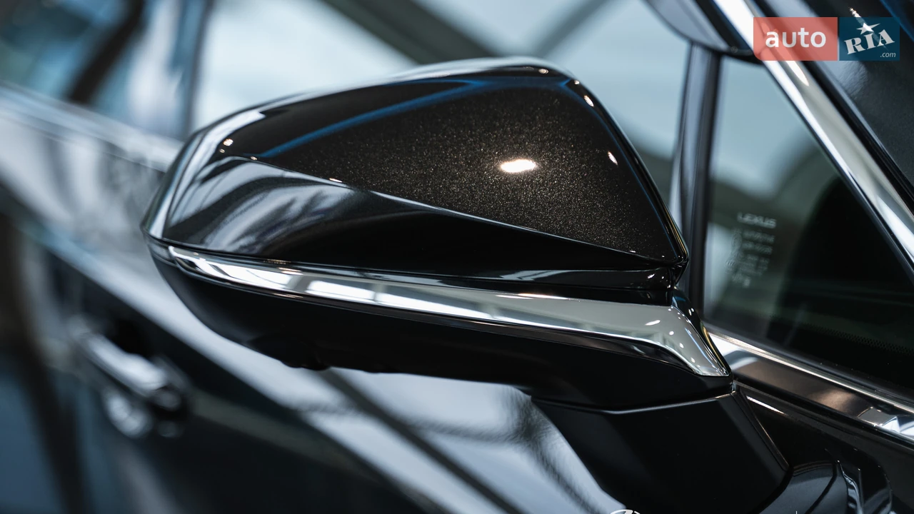 Lexus-5