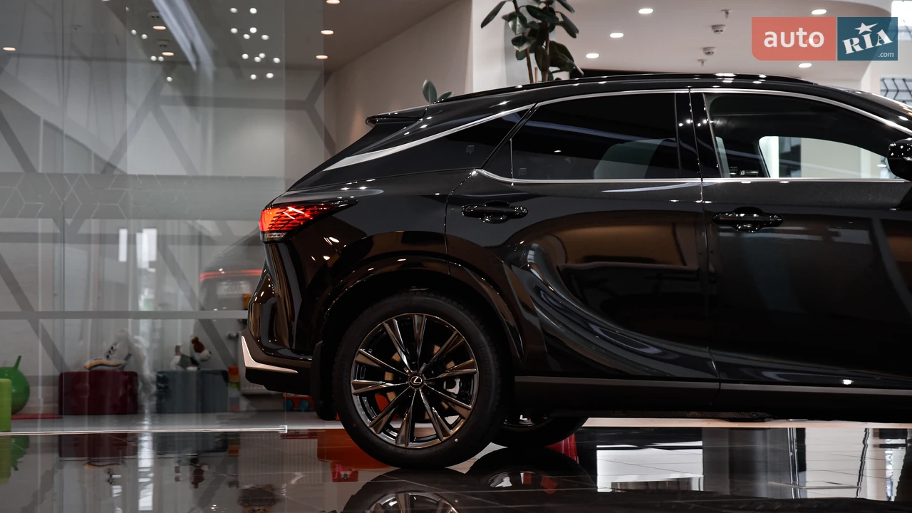 Lexus-9
