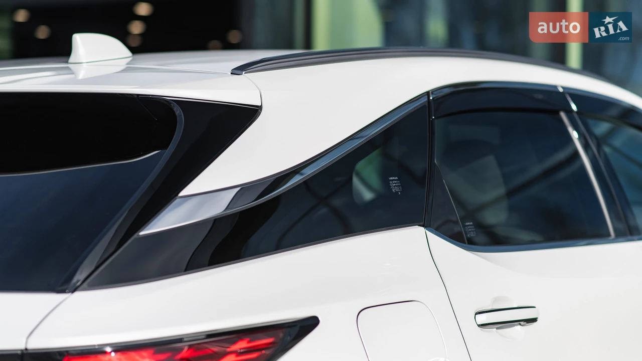 Lexus-9