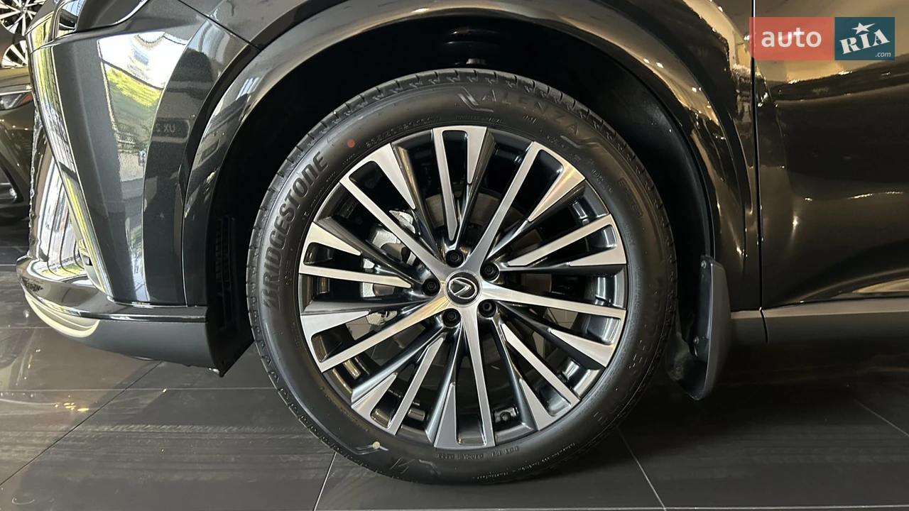 Lexus-4