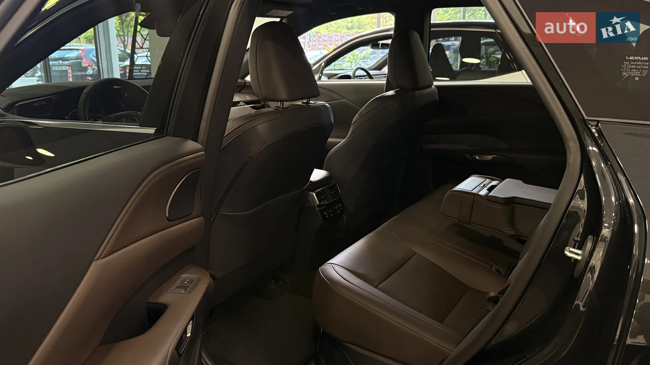 Lexus-27