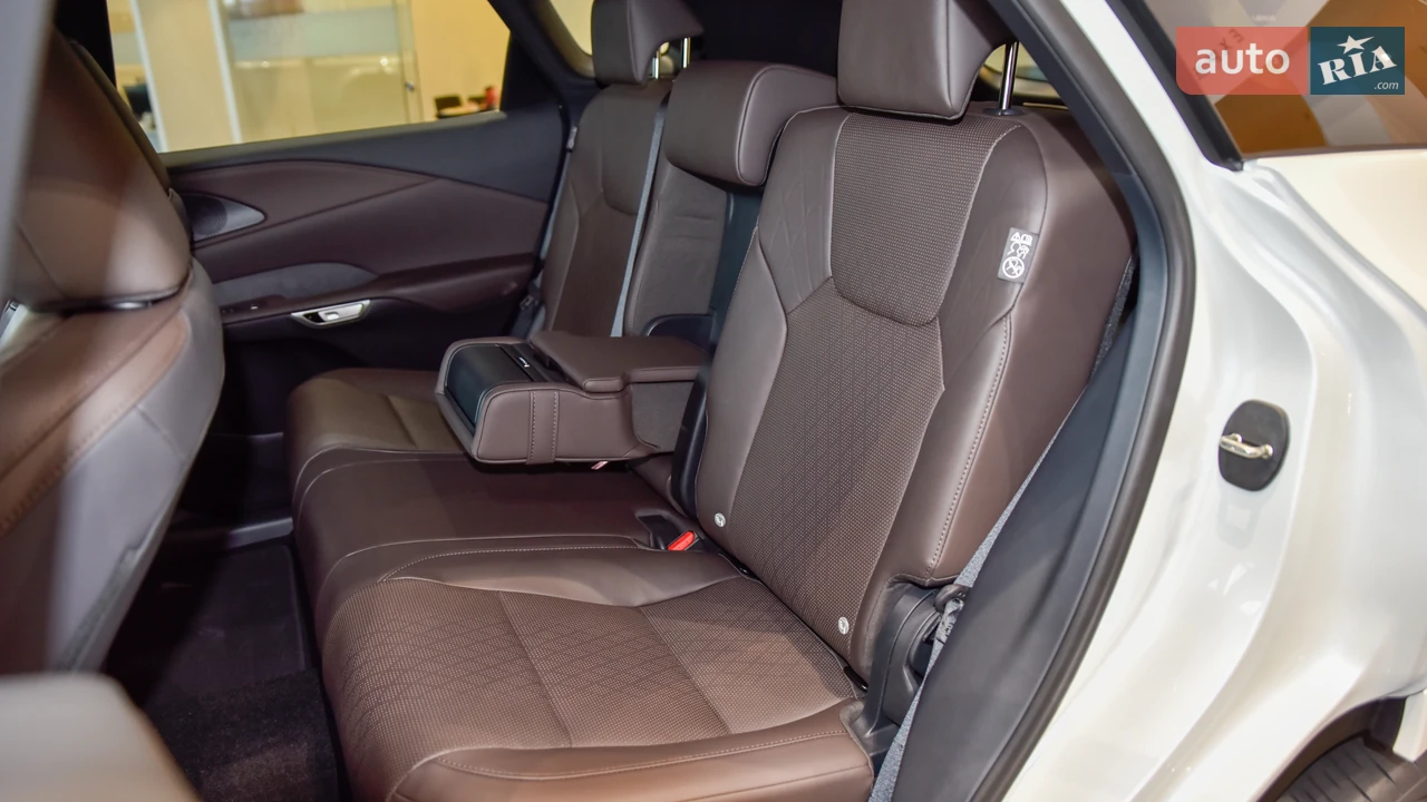 Lexus-6