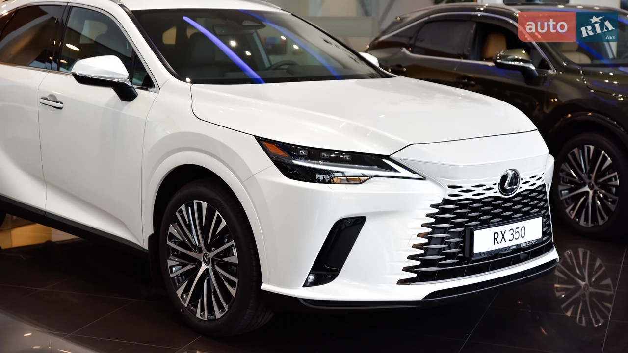 Lexus-8