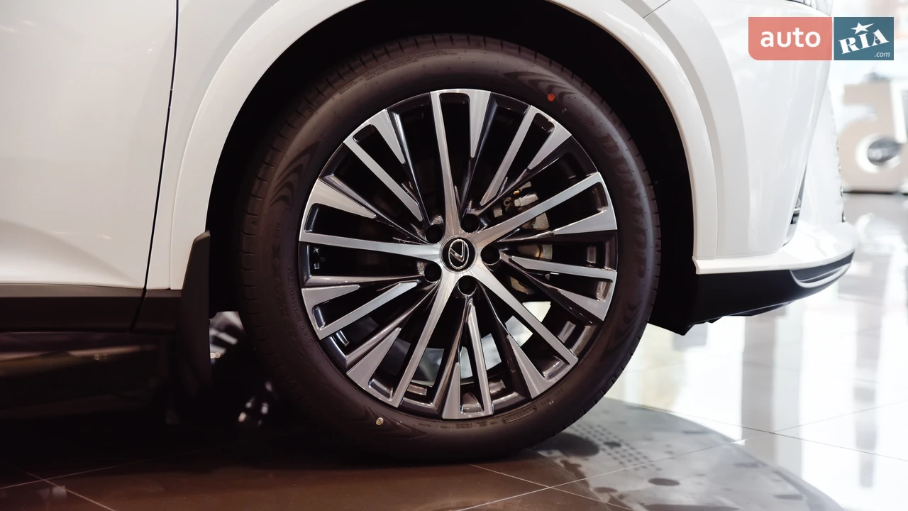 Lexus-12