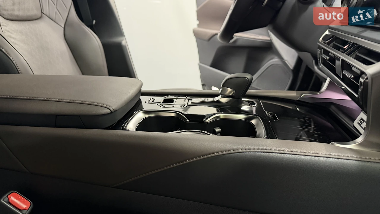 Lexus-8