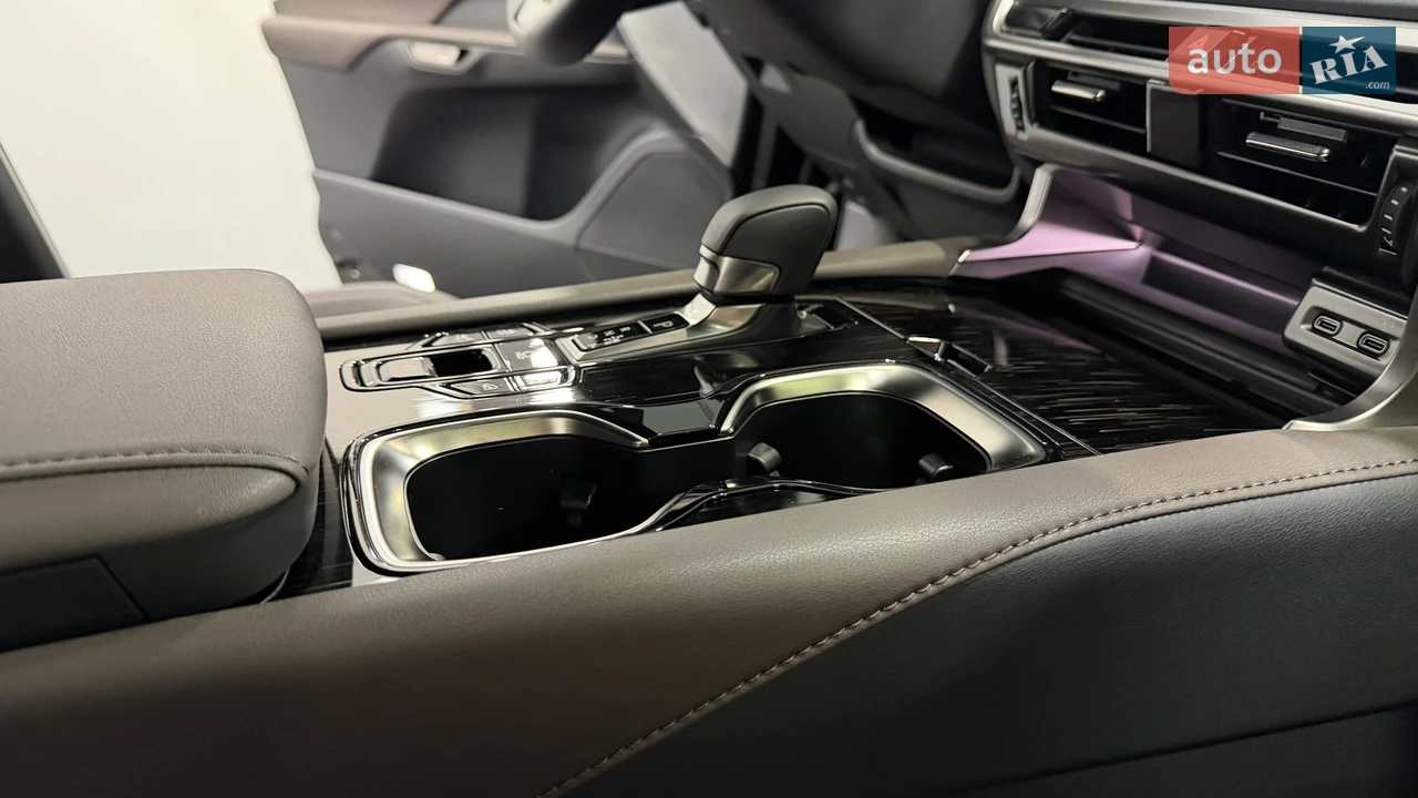 Lexus-5