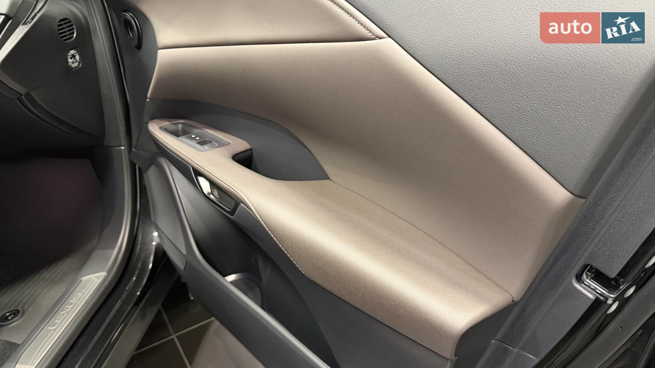 Lexus-4