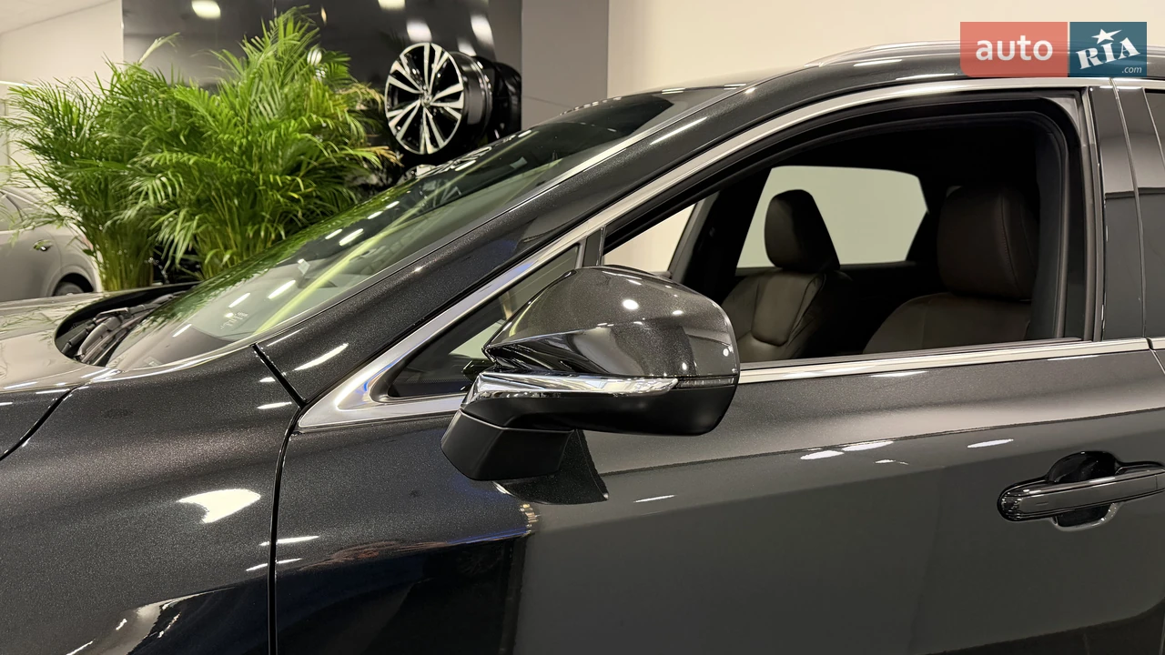 Lexus-32