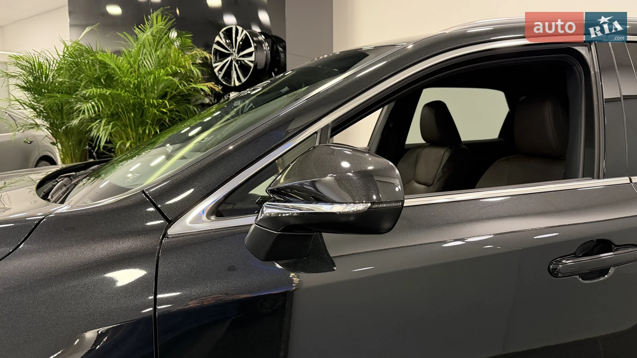 Lexus-58