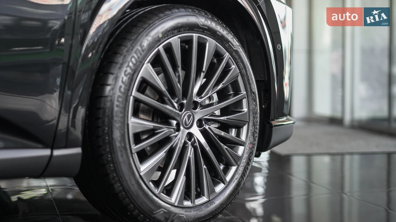 Lexus-10