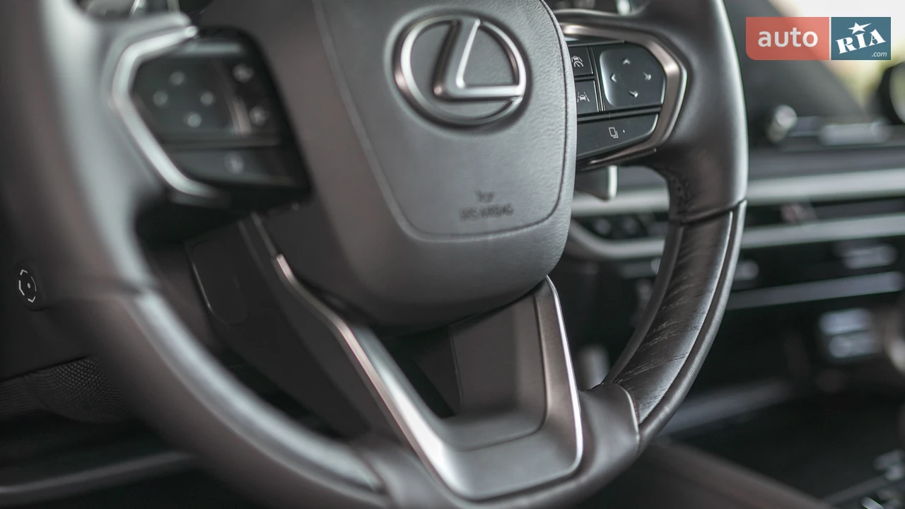Lexus-13