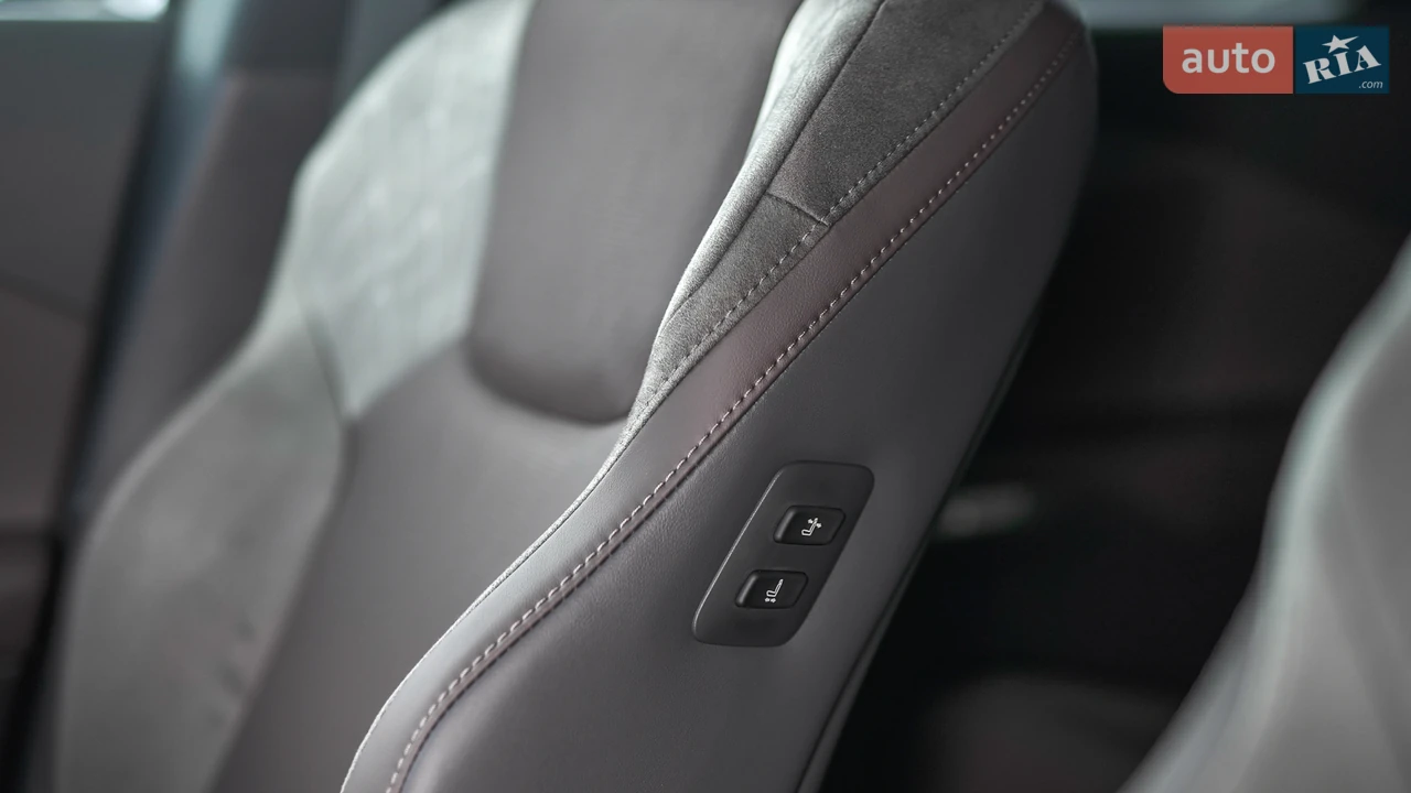 Lexus-24