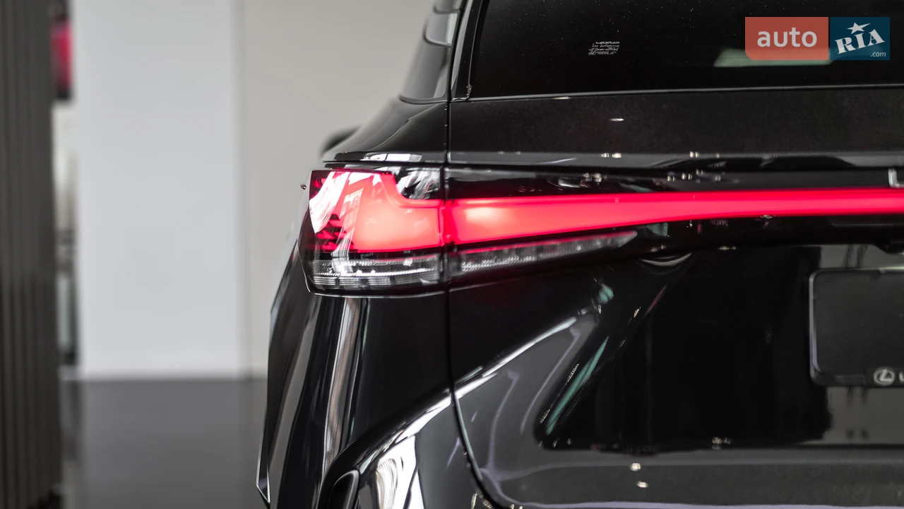 Lexus-9