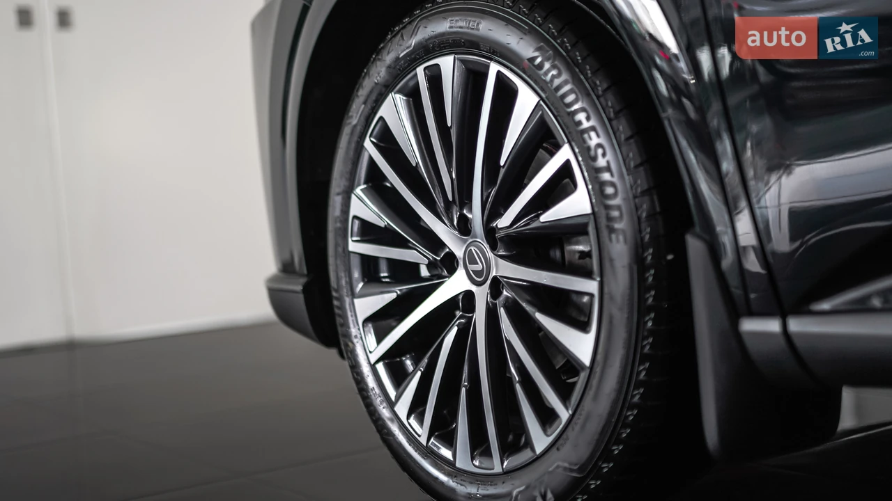 Lexus-10