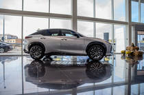 Lexus RZ Luxury