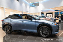 Lexus RZ Luxury Bi-Tone